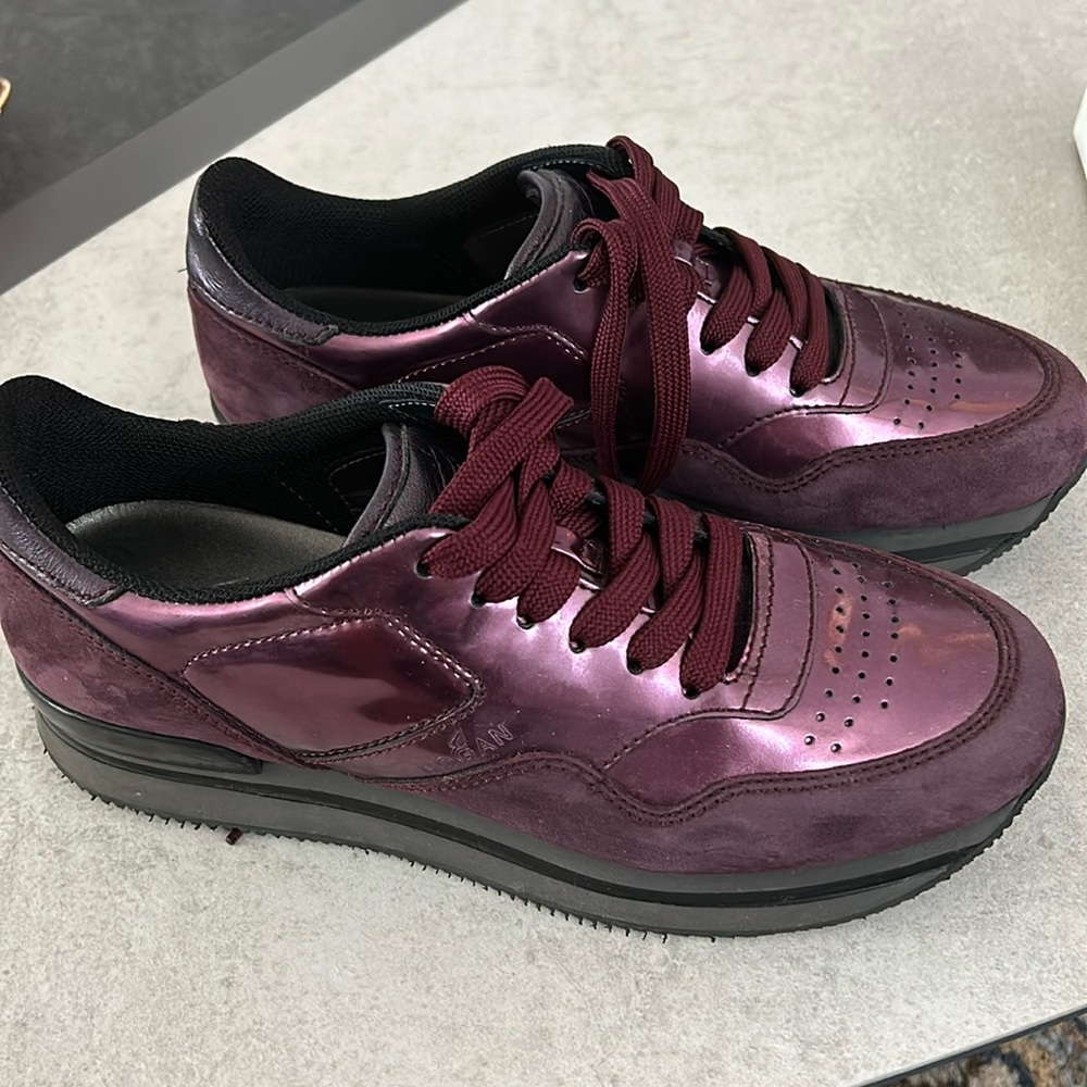 Hogan sneakers in very good condition. Size38